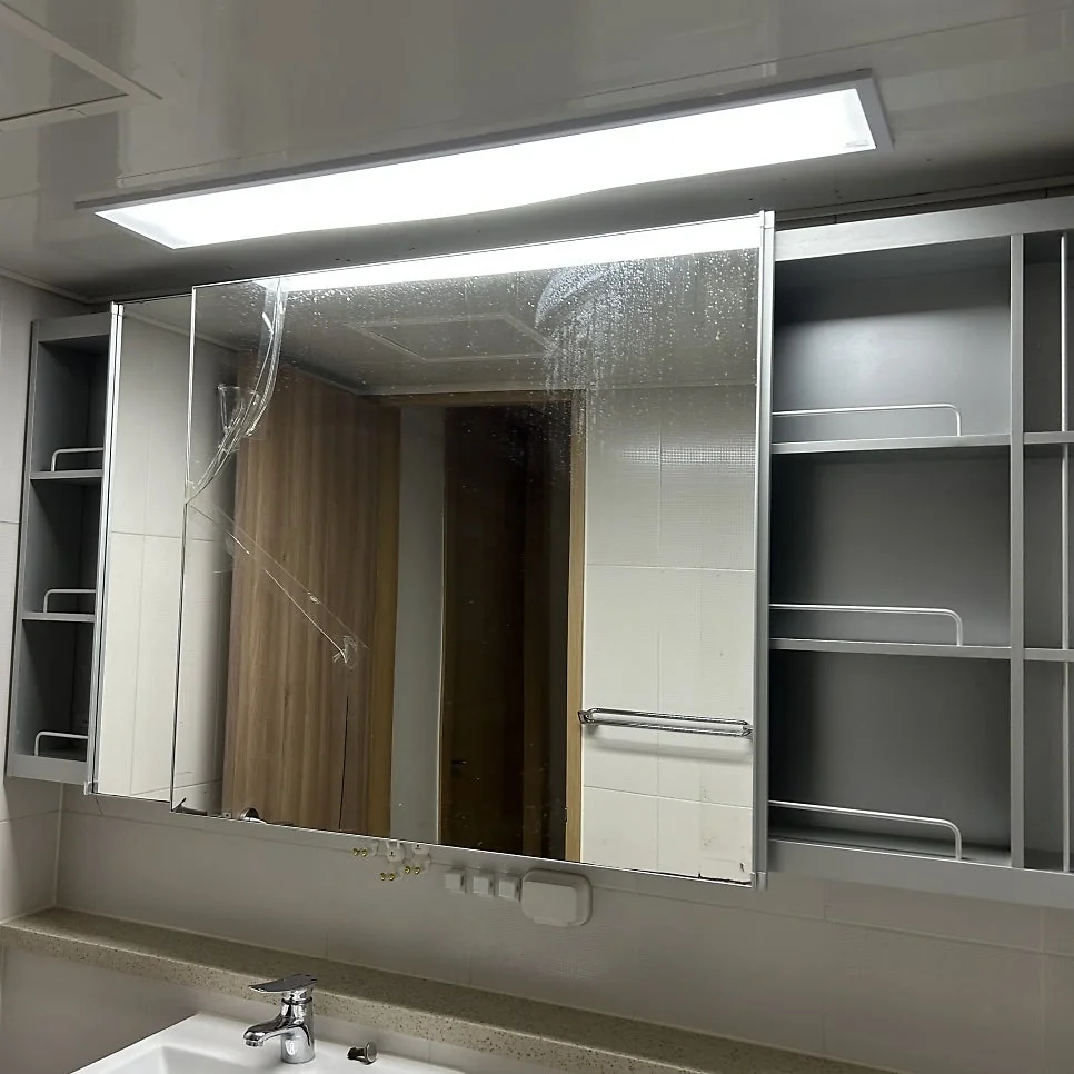 교체 전 욕실수납장 상태